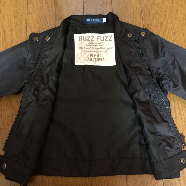 BeBe(ベベ)の100サイズ　buzz fuzz アウター　ウィンドブレーカー キッズ/ベビー/マタニティのキッズ服男の子用(90cm~)(ジャケット/上着)の商品写真