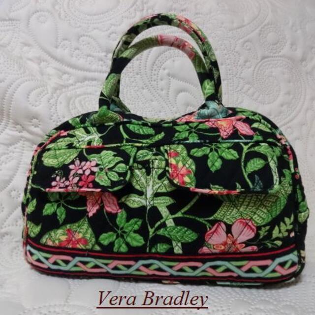 Vera Bradley(ヴェラブラッドリー)のVera Bradleyヴェラブラッドリー♡花柄キルティング黒×緑バッグ レディースのバッグ(ハンドバッグ)の商品写真
