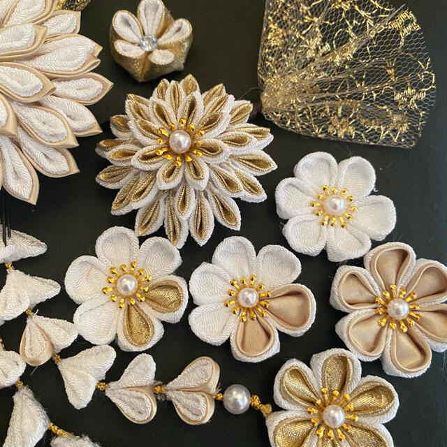 つまみ細工 髪飾り キラキラ 白ゴールド×白金 (お花)15点セットの通販 by みーちゃん's shop |ラクマ つまみ細工 髪飾り キラキラ 白ゴールド×白金 (お花)15点セットの通販 by みーちゃん's shop |ラクマ