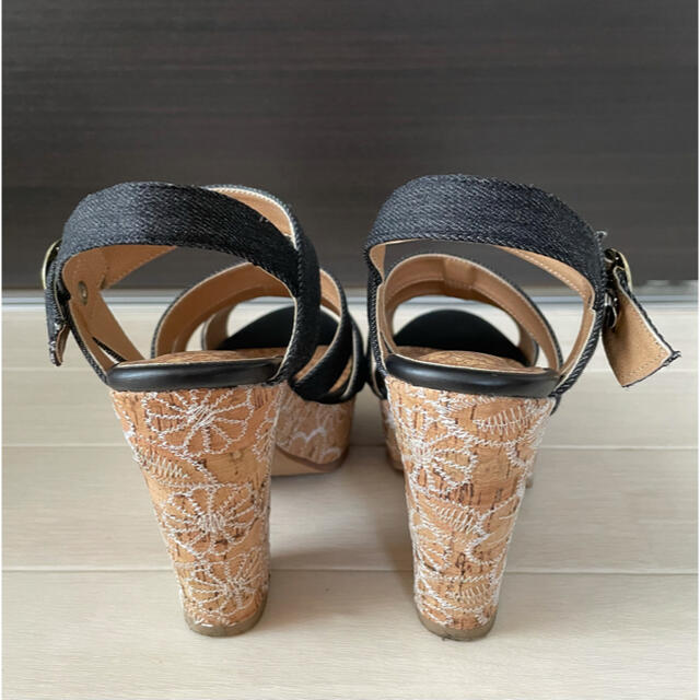 しまむら(シマムラ)のしまむら デニム生地　刺繍  花柄　サンダル  Sサイズ レディースの靴/シューズ(サンダル)の商品写真