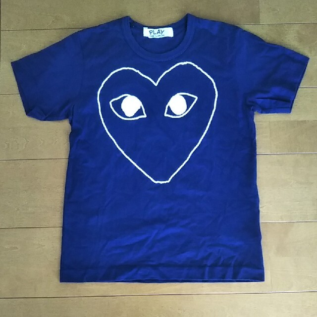 COMME des GARCONS(コムデギャルソン)のPLAY/コムデギャルソン/ネイビーTシャツ レディースのトップス(Tシャツ(半袖/袖なし))の商品写真