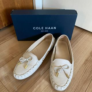 コールハーン(Cole Haan)の期間限定お値下げ★コールハーン　ドライビングシューズ　ホワイト　サイズ7(スリッポン/モカシン)