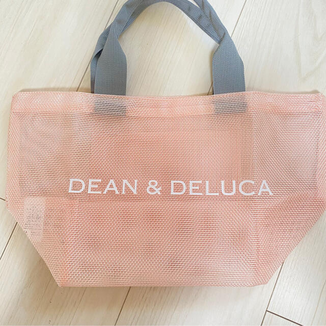 DEAN & DELUCA(ディーンアンドデルーカ)のdean&deluca メッシュトートバッグ　ピンクS レディースのバッグ(トートバッグ)の商品写真