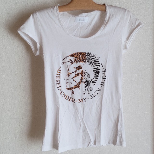 DIESEL(ディーゼル)の美品　DIESELホワイトサイズ M レディースのトップス(Tシャツ(半袖/袖なし))の商品写真