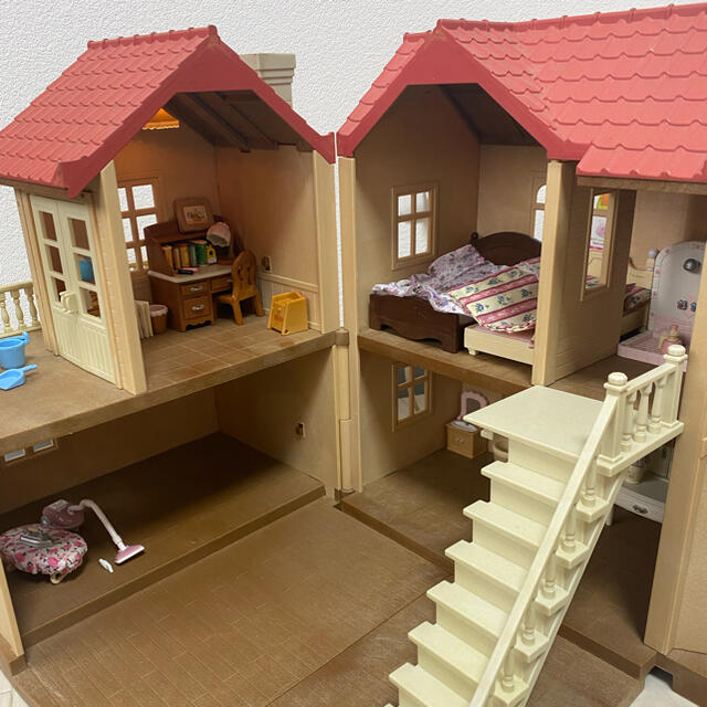 EPOCH(エポック)のあかりの灯る大きなお家+人形+家具など エンタメ/ホビーのおもちゃ/ぬいぐるみ(キャラクターグッズ)の商品写真