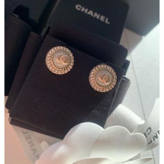 シャネル(CHANEL)のCHANEL2021秋冬コレクションラウンドピアス❤️新品未使用(ピアス)