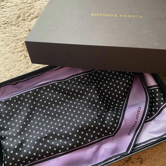 Bottega Veneta(ボッテガヴェネタ)のBOTTEGA VENETA スカーフ　【新品未使用】【箱有り】 レディースのファッション小物(バンダナ/スカーフ)の商品写真