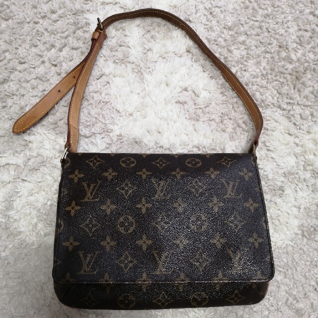 LOUIS VUITTON - LOUIS VUITTON(ルイヴィトン）　ショルダーバッグ