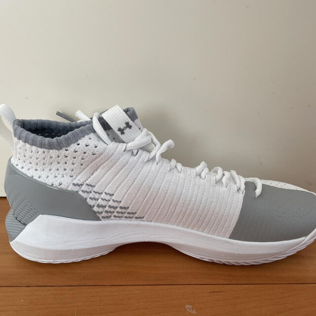 UNDER ARMOUR(アンダーアーマー)の新品 アンダーアーマー UA Heat Seeker バッシュ 25.5 スポーツ/アウトドアのスポーツ/アウトドア その他(バスケットボール)の商品写真