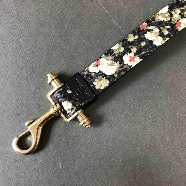 正規 Givenchy ジバンシィ かすみ草 レザー ネックストラップ - ネックレス