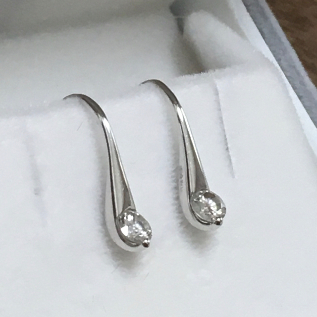 天然ダイヤモンド　フックピアス　0.2ct  k14WG 2