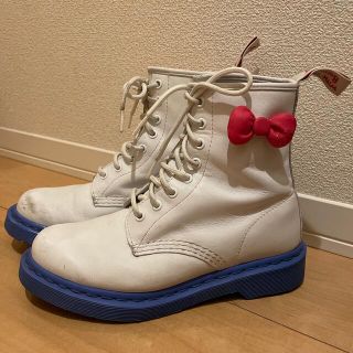 ドクターマーチン(Dr.Martens)の【最終価格】Dr.Martin×ハローキティー🎀(ブーツ)