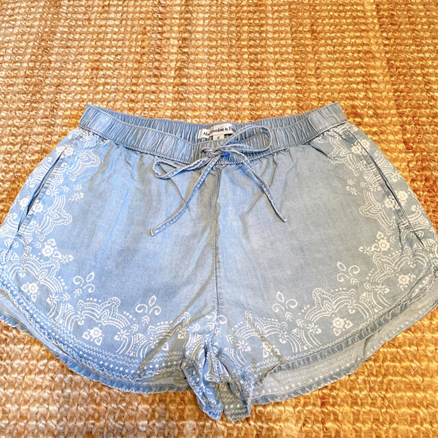 Abercrombie&Fitch(アバクロンビーアンドフィッチ)の【お買得】アバクロ　デニムショートパンツ レディースのパンツ(ショートパンツ)の商品写真