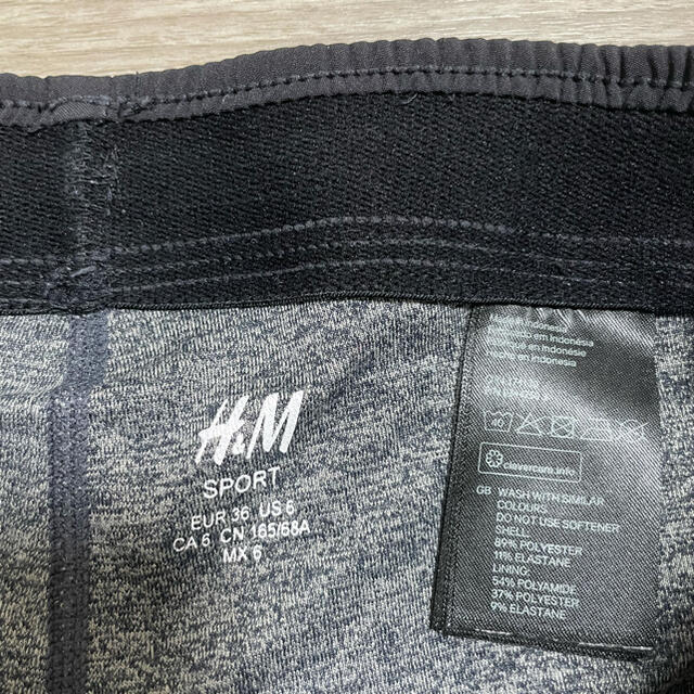 H&M(エイチアンドエム)のH &M トレーニング用ショートパンツ スポーツ/アウトドアのトレーニング/エクササイズ(トレーニング用品)の商品写真