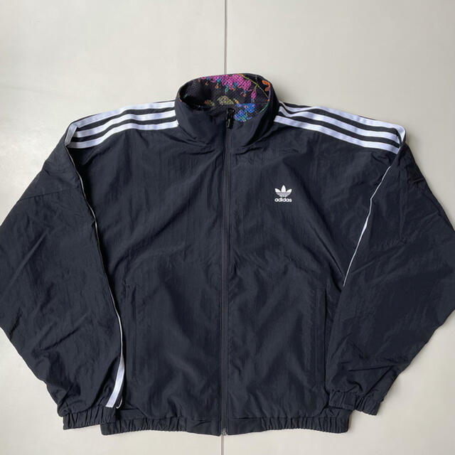 adidas(アディダス)の定価13,000円　激レア　adidas×花柄　リバーシブル　トラックジャケット レディースのジャケット/アウター(ナイロンジャケット)の商品写真