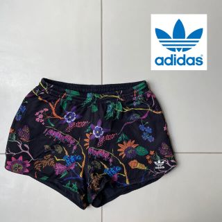 アディダス(adidas)の激レア　コラボ　adidas×花柄　リバーシブル　ショートパンツ(ショートパンツ)