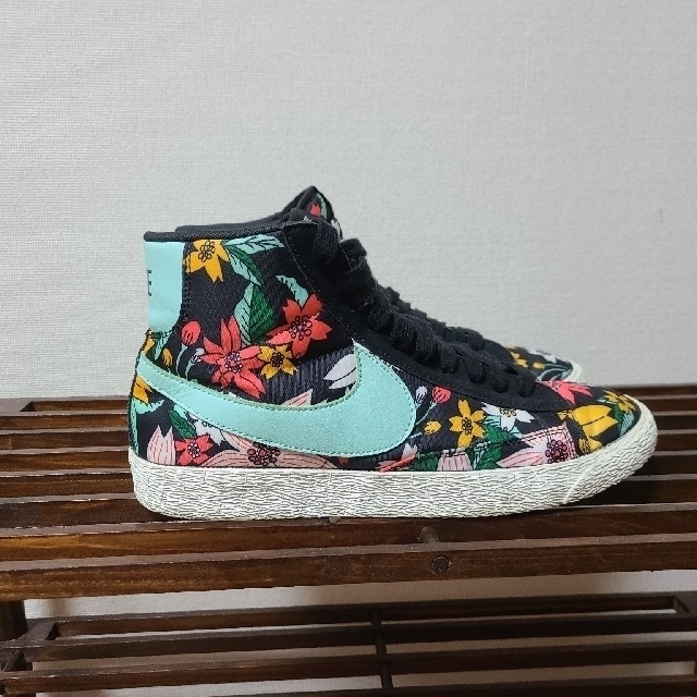 未使用NIKE  WMNS BLAZER MID TEXTILE PRIN スニーカー