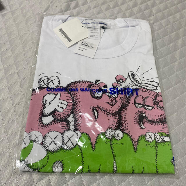 COMME des GARCONS(コムデギャルソン)の新品　KAWS × COMME des GARCONS  Tシャツ メンズのトップス(Tシャツ/カットソー(半袖/袖なし))の商品写真