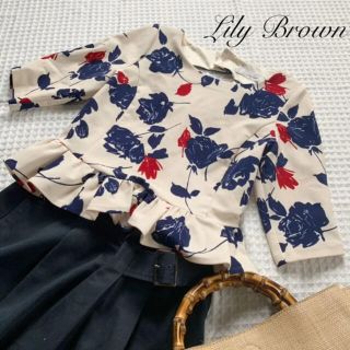 リリーブラウン(Lily Brown)のリリーブラウン Lily Brown 5部袖 ペプラム フリル カットソー 花柄(カットソー(半袖/袖なし))