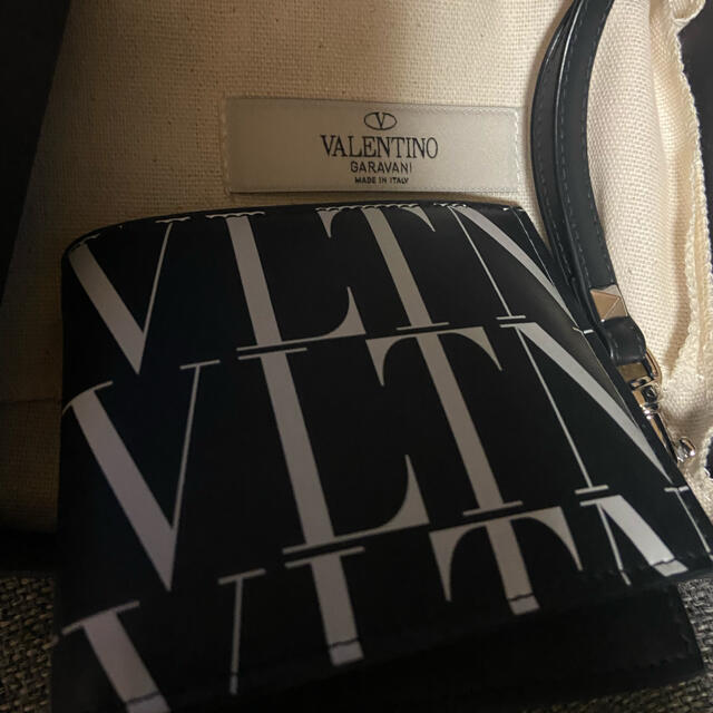 VALENTINO(ヴァレンティノ)のVALENTINO VLTN TIMES ネック ウォレット メンズのファッション小物(折り財布)の商品写真