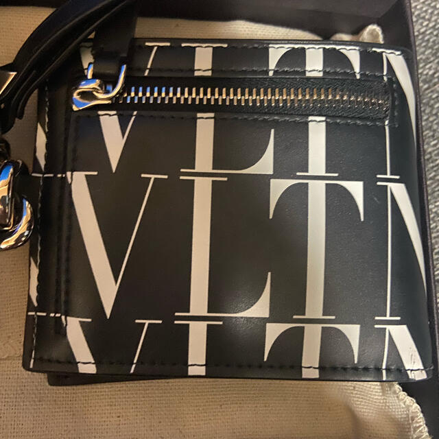 VALENTINO(ヴァレンティノ)のVALENTINO VLTN TIMES ネック ウォレット メンズのファッション小物(折り財布)の商品写真