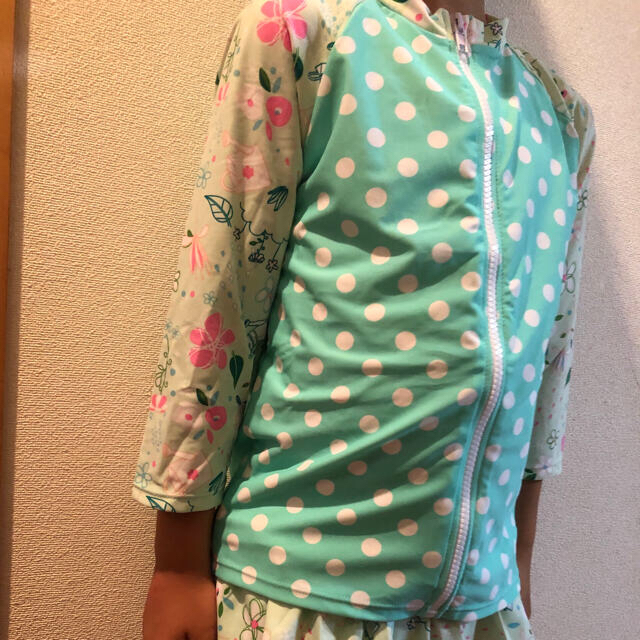 160 花柄 ラッシュガード 水着 女の子 スイムウェア  キッズ キッズ/ベビー/マタニティのキッズ服女の子用(90cm~)(水着)の商品写真