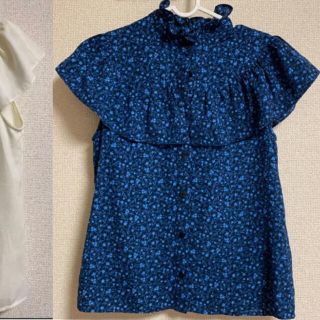 マウジー(moussy)の新品未使用品✨MOUSSY 花柄フリルブラウス(シャツ/ブラウス(半袖/袖なし))