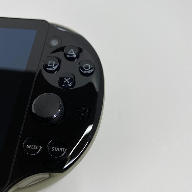 PlayStation Vita(プレイステーションヴィータ)のSONY psvita 本体 PCH-2000 ZA16 カーキブラック エンタメ/ホビーのゲームソフト/ゲーム機本体(携帯用ゲーム機本体)の商品写真