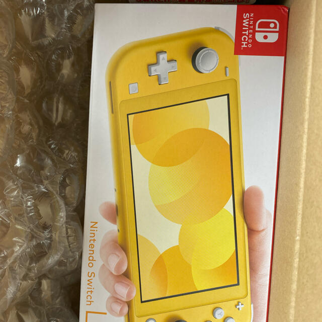 Nintendo Switch(ニンテンドースイッチ)の【新品】Nintendo Switch Lite イエロー 本体 おまけ付き エンタメ/ホビーのゲームソフト/ゲーム機本体(携帯用ゲーム機本体)の商品写真