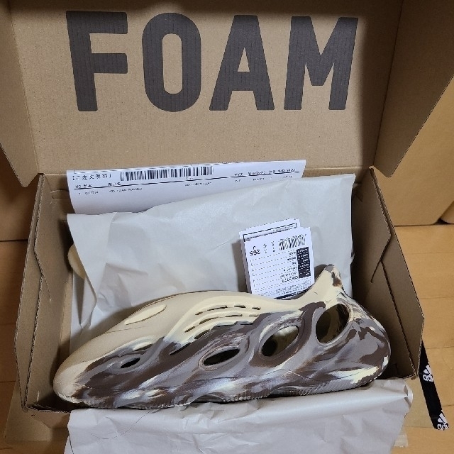 adidas(アディダス)のyeezy　foam runner 26.5 メンズの靴/シューズ(サンダル)の商品写真