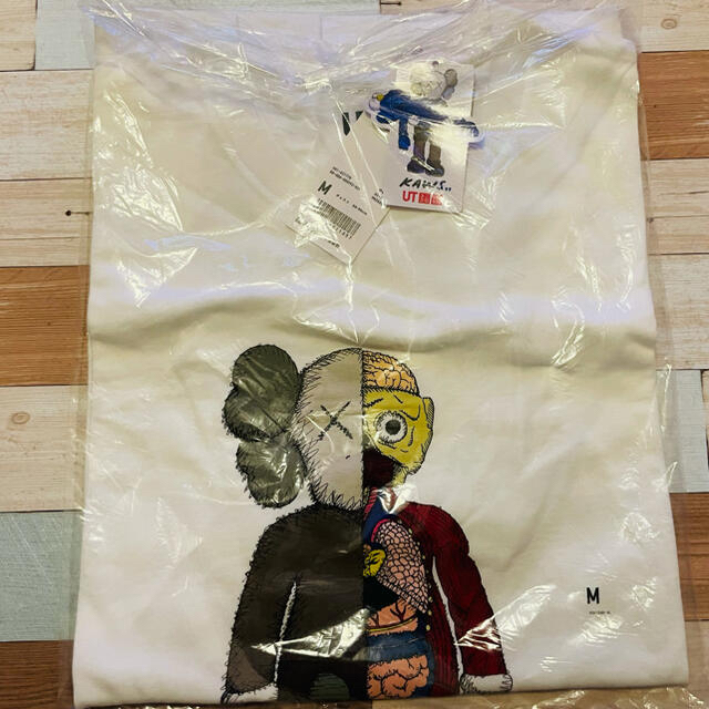 【匿名配送】ユニクロ kaws Tシャツ