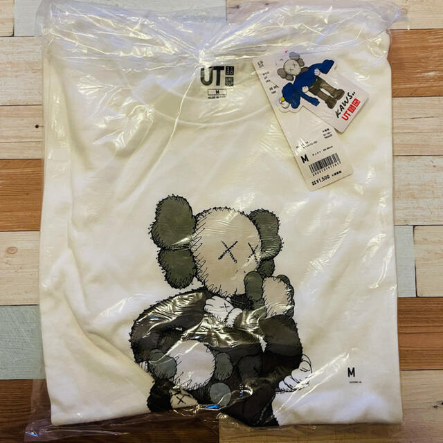 【匿名配送】ユニクロ kaws Tシャツ