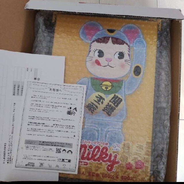 特別価格 不二家 - BE@RBRICK 招き猫 ペコちゃん 青蓄光 100%&400 ...