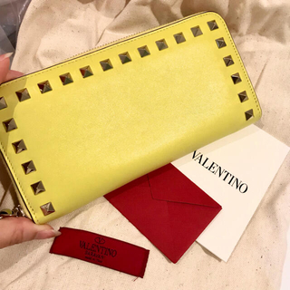 ヴァレンティノ 財布(レディース)（イエロー/黄色系）の通販 11点