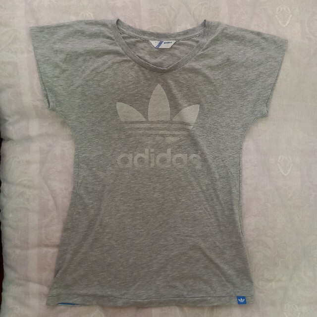 adidas(アディダス)のadidas　レディース　Tシャツ(丈長め)　Mサイズ レディースのトップス(Tシャツ(半袖/袖なし))の商品写真