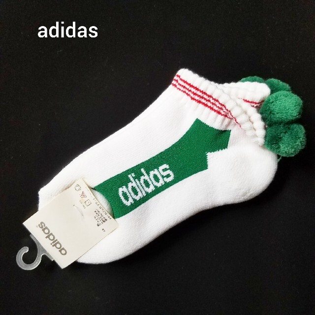 adidas(アディダス)の【新品】adidas アディダス 靴下 ソックス ぼんぼり 緑 22～24 レディースのレッグウェア(ソックス)の商品写真