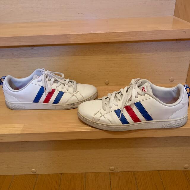 adidas(アディダス)のadidas スニーカー　白×赤青ライン　27cm メンズの靴/シューズ(スニーカー)の商品写真