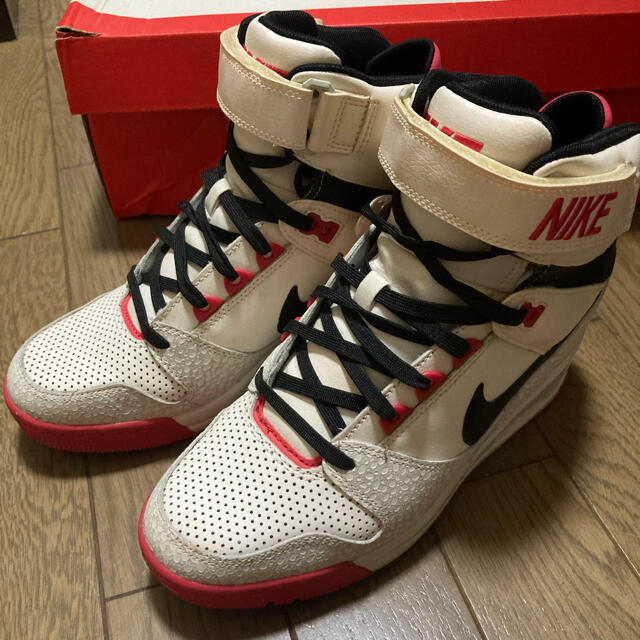 NIKE(ナイキ)の完売レアモデル✭ナイキAIR REVOLUTION SKY HI SAFARI レディースの靴/シューズ(スニーカー)の商品写真