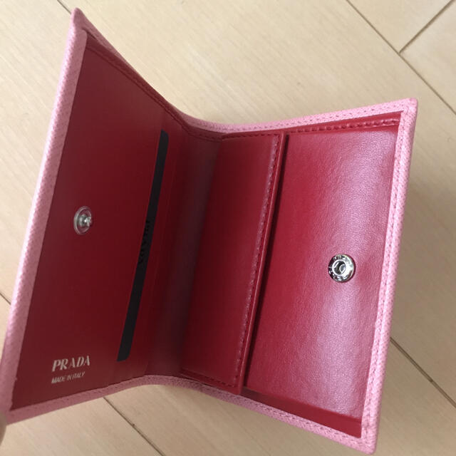 PRADA(プラダ)の新品プラダ折財布 レディースのファッション小物(財布)の商品写真