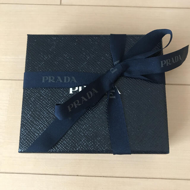 PRADA(プラダ)の新品プラダ折財布 レディースのファッション小物(財布)の商品写真