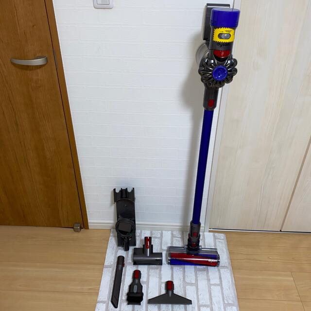 Dyson(ダイソン)の新品並みDyson V7セット スマホ/家電/カメラの生活家電(掃除機)の商品写真