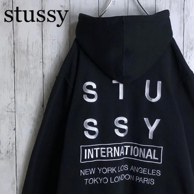 STUSSY(ステューシー)の【美品】【両面刺繍】ステューシー デカロゴ 刺繍ロゴ パーカー M 黒 メンズのトップス(パーカー)の商品写真