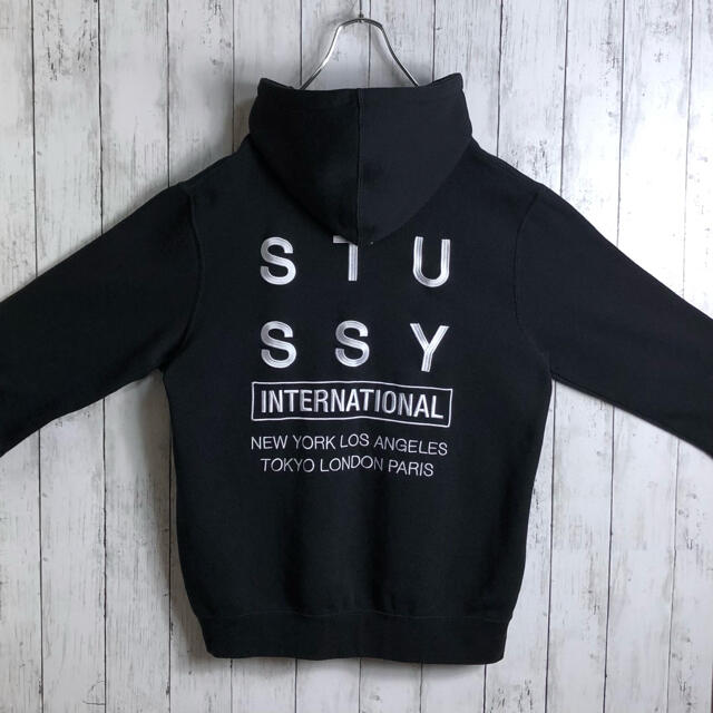 STUSSY(ステューシー)の【美品】【両面刺繍】ステューシー デカロゴ 刺繍ロゴ パーカー M 黒 メンズのトップス(パーカー)の商品写真