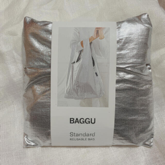 BAGGU エコバッグ　メタリックシルバー レディースのバッグ(エコバッグ)の商品写真