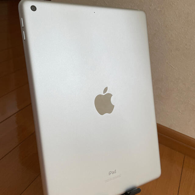 iPad(アイパッド)のiPad 8世代128gb シルバー スマホ/家電/カメラのPC/タブレット(タブレット)の商品写真