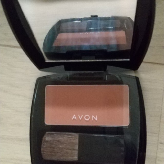 AVON(エイボン)のエイボン　チーク コスメ/美容のベースメイク/化粧品(チーク)の商品写真