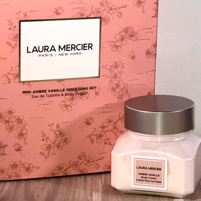 laura mercier(ローラメルシエ)のローラメルシエ ホイップトボディクリーム アンバーバニラ　60g 新品未開封品 コスメ/美容のボディケア(ボディクリーム)の商品写真