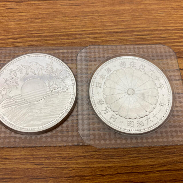 天皇陛下御在位60年記念硬貨 額面10,000円  2枚です。