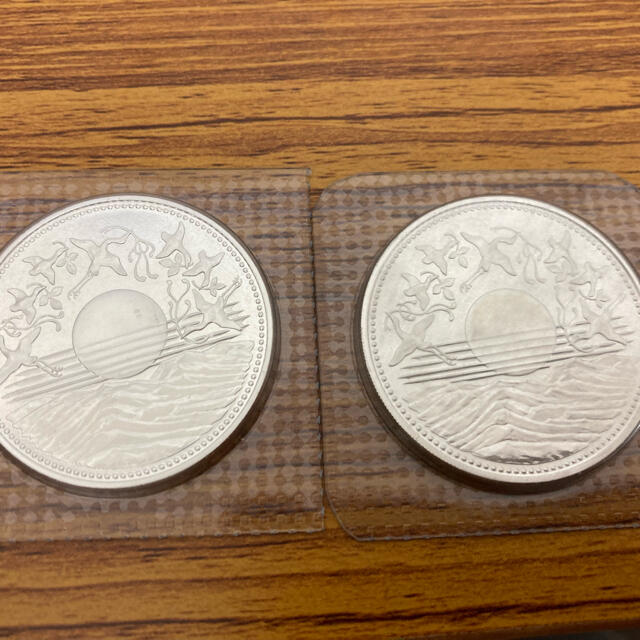 天皇陛下御在位60年記念硬貨 額面10,000円  2枚です。