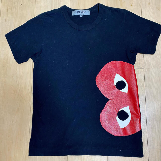 COMME des GARCONS(コムデギャルソン)のPLAY GARCONS プレイ　Tシャツ 未使用　青山限定 レディースのトップス(カットソー(半袖/袖なし))の商品写真